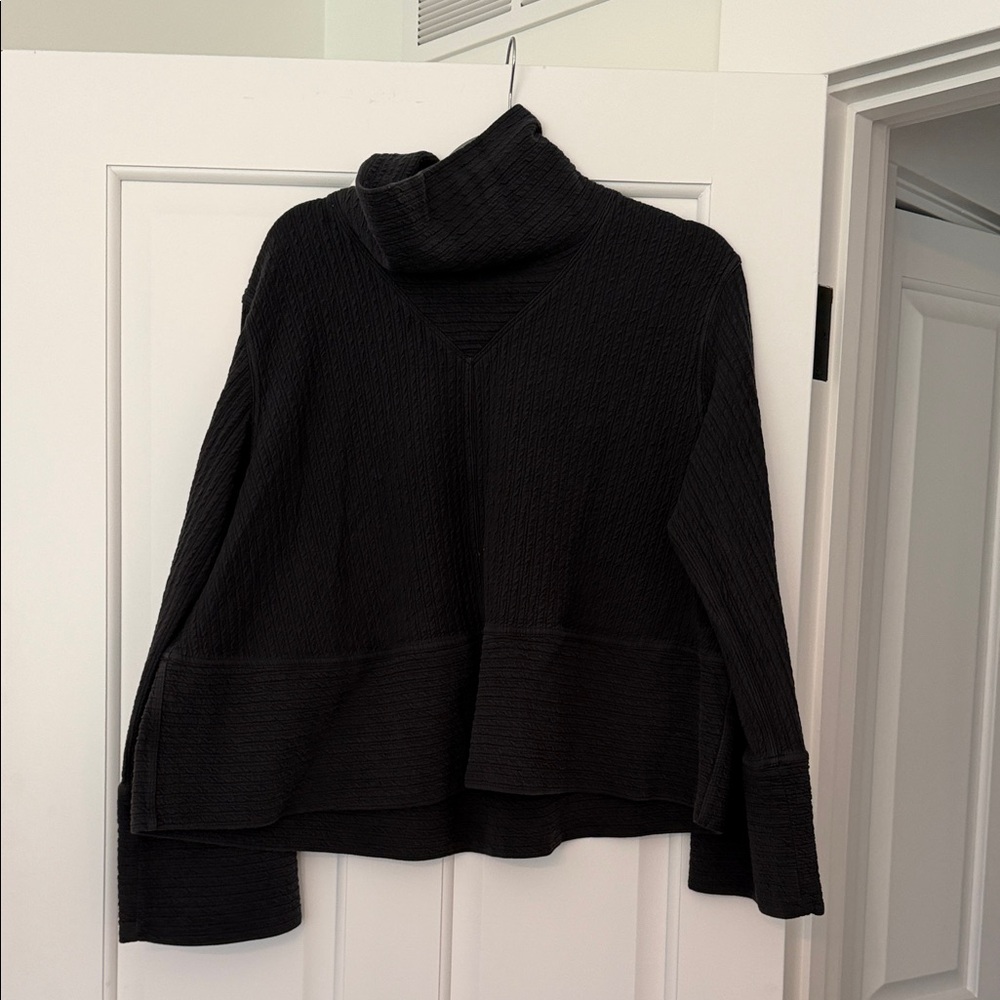Lululemon Women's Black Turtleneck Sweater/shirt